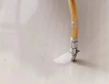 新绛瓷砖空鼓维修公司专业解答在瓷砖铺贴过程中，如果使用的砂料过粗（如全部使用了粗砂），可能会导致以下问题